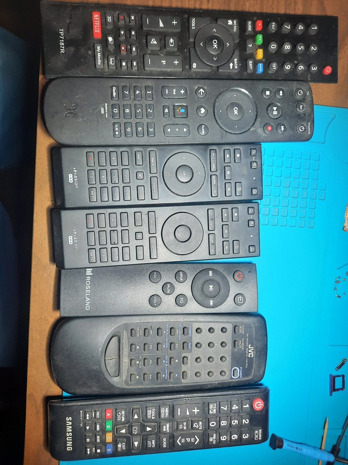 Télécommande (TV, décodeurs, hi-fi, barre de son), Enlèvement, Utilisé, Originale, TV