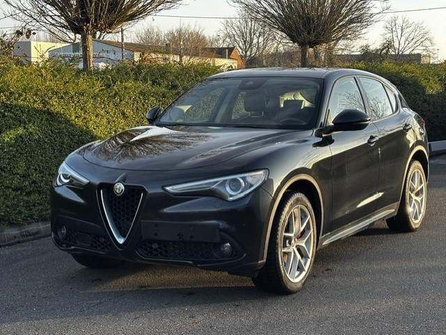 Alfa Romeo Stelvio 2.2 JTD AWD Super, Auto's, Alfa Romeo, Automaat, 4 cilinders, Leder en Stof, Zwart