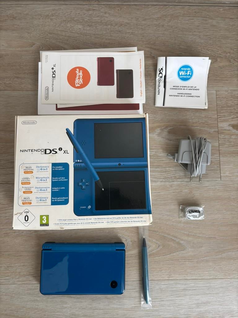 Nintendo DSi XL - In Doos - Krasvrije Schermen + 12 Games, Games en Spelcomputers, Spelcomputers | Nintendo DS, Ophalen, Dsi XL