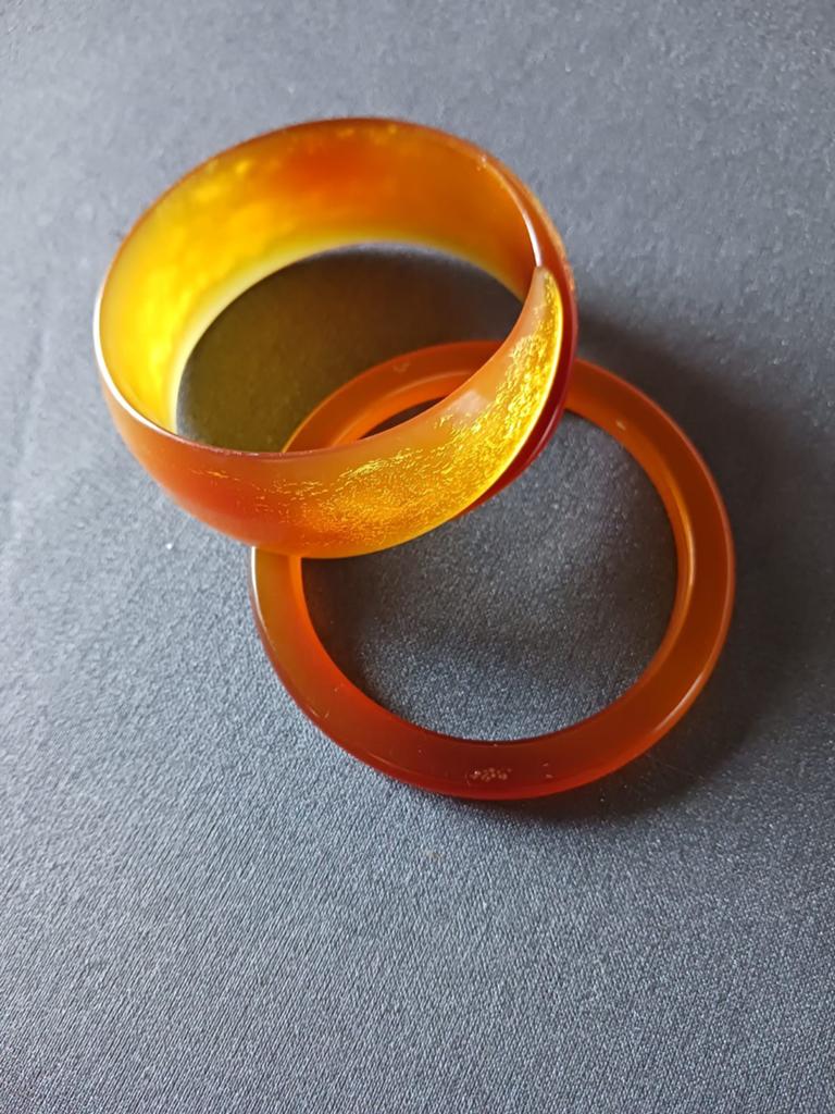 2 bakelieten armbanden uit de jaren 50, Ophalen