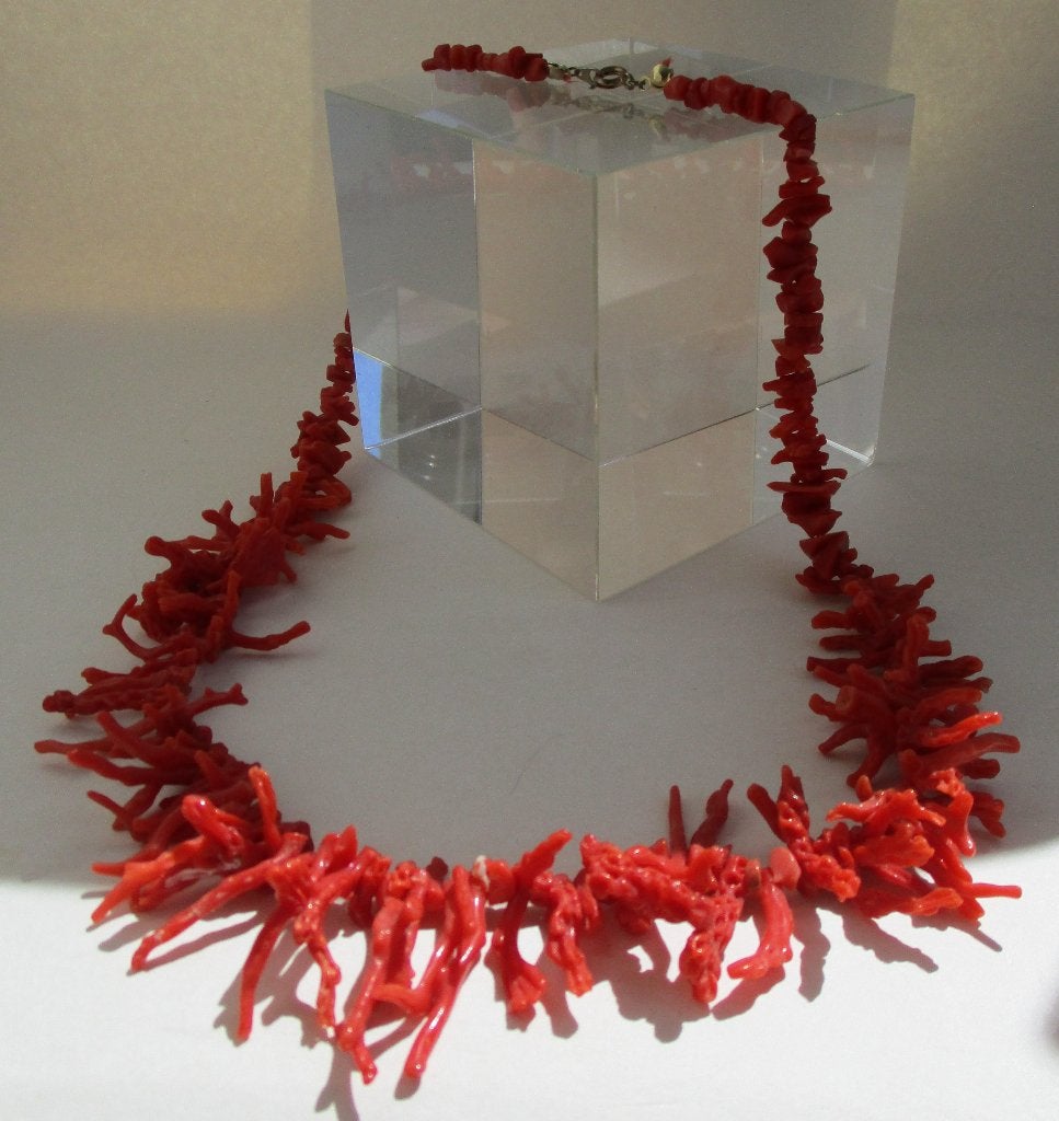K8-A- Koraal Ketting- ROOD- Takjes- 52½ cm., Envoi, Autres matériaux, Collier