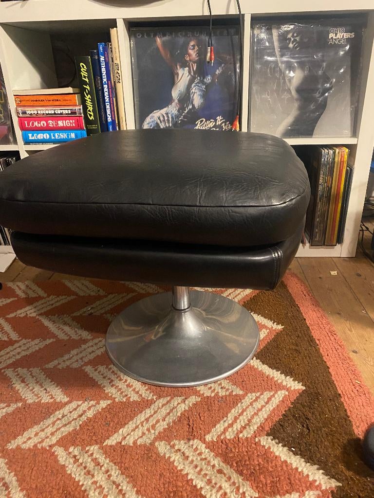 Pouf en cuir Space Age noir avec structure chromée, Enlèvement, 50 à 75 cm, Cuir, 50 à 75 cm