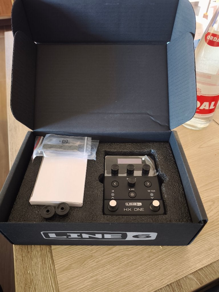 Line 6 HX ONE, Musique & Instruments, Envoi, Utilisé, Multi-effet