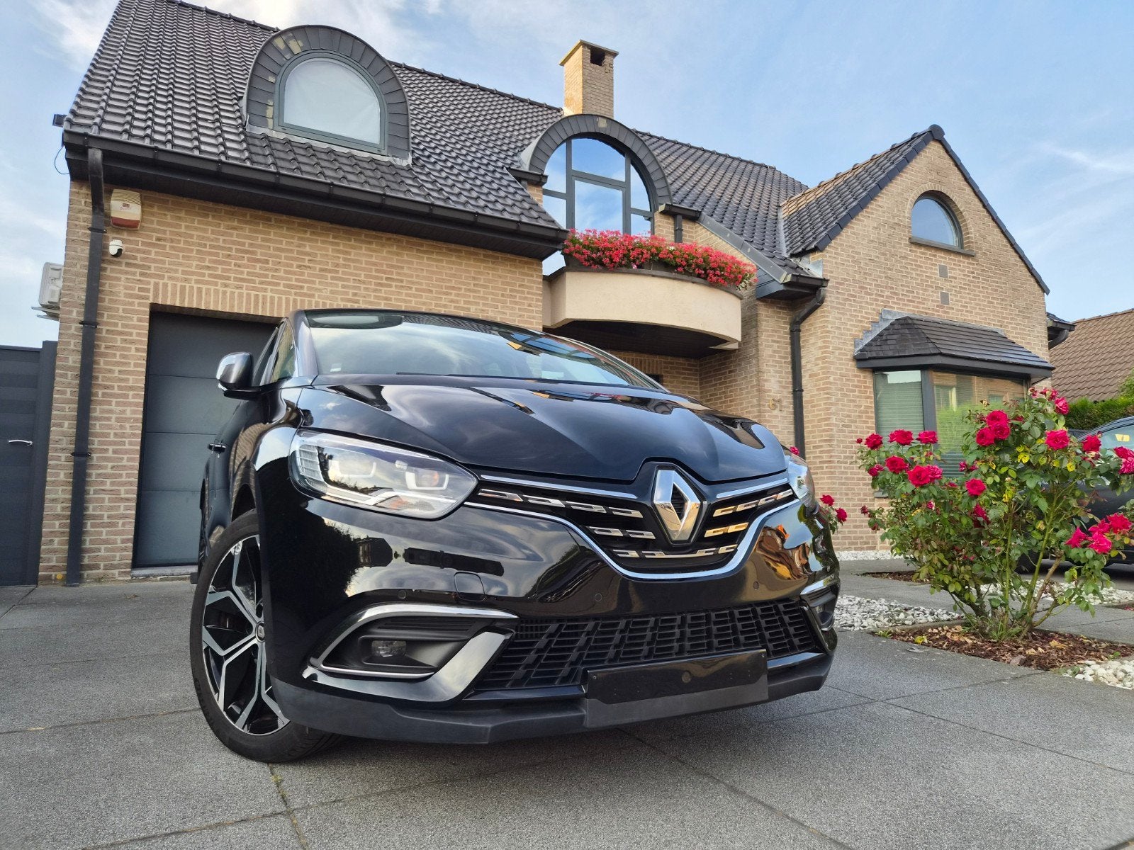Renault Scenic 1.33 TCe / LED / GPS / CRUISE / *TOP DEAL*, Monovolume, Euro 6, Zwart, Bedrijf