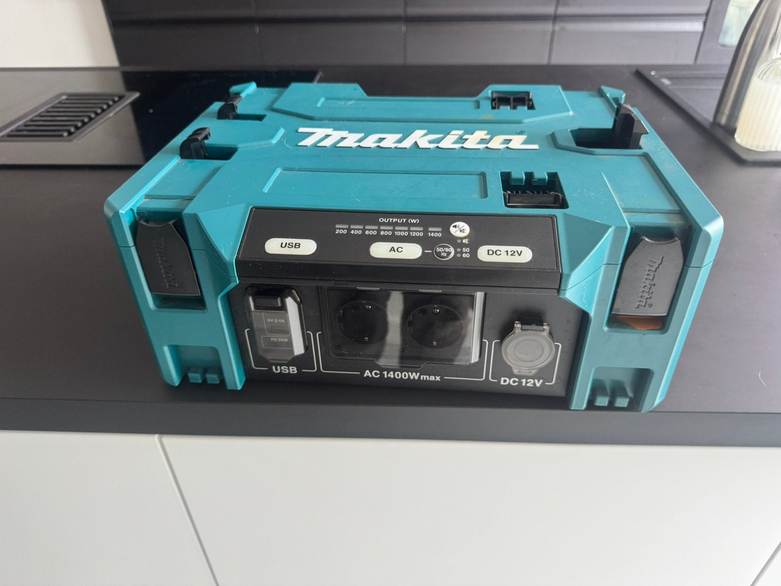 Makita BAC01 stroomomvormer 230V 1400W – ongebruikt, Ophalen, Nieuw