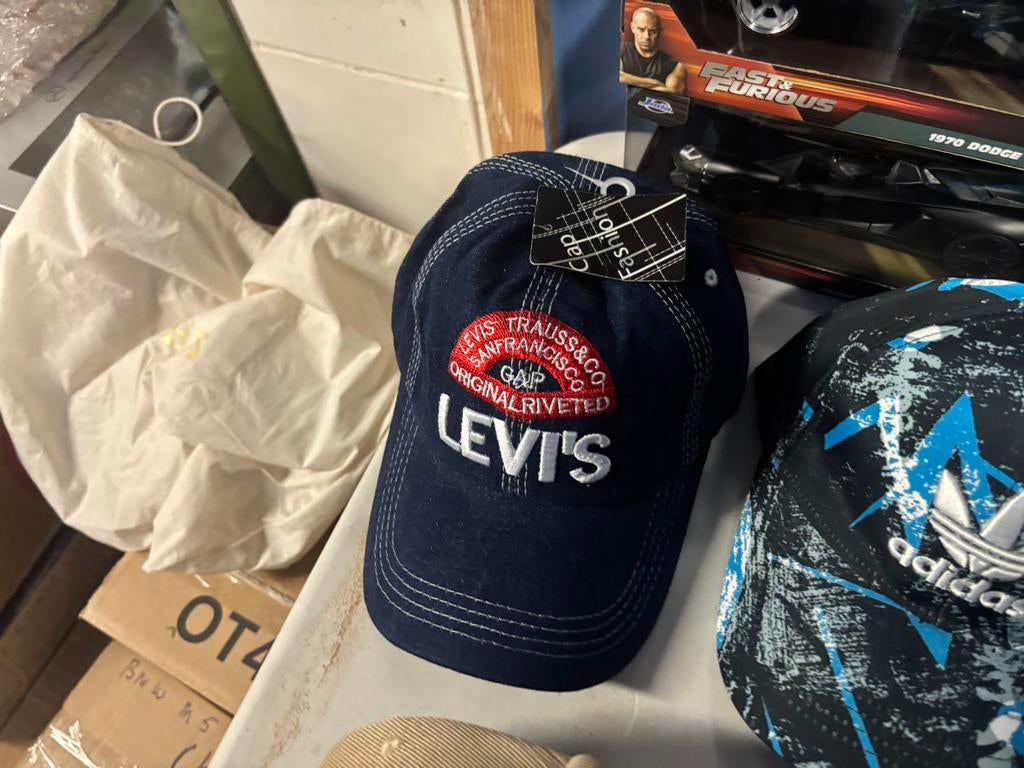 Nouveaux chapeaux Mercedes Porsche BMW Adidas neufs, Enlèvement ou Envoi, Neuf, One size fits all, Casquette