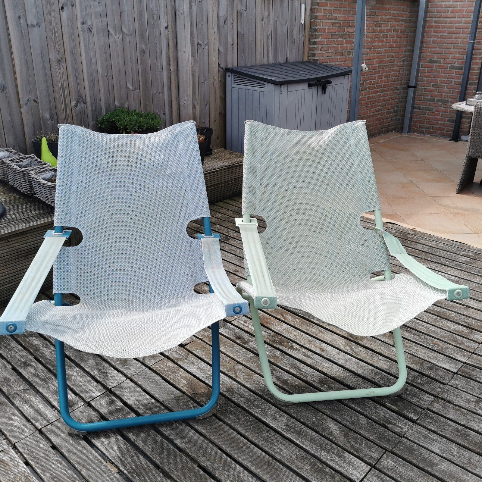 2 EMU Snooze deck chairs - lichtblauw en lichtgroen, Ophalen, Zo goed als nieuw, Kunststof, Inklapbaar