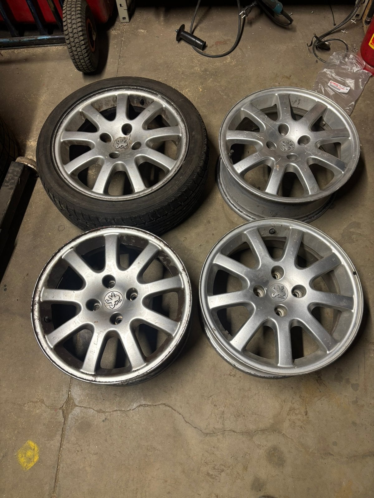 Velgen Peugeot Ouragan, Auto-onderdelen, Ophalen, Velg(en)