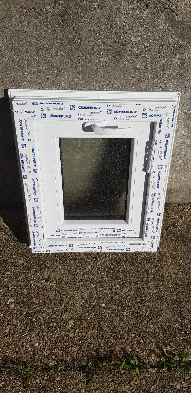 À vendre : fenêtre basculante en plastique blanc avec double, Bricolage & Construction, Enlèvement