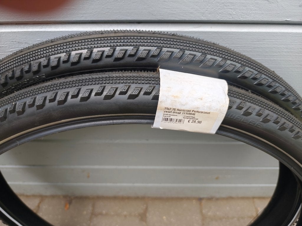 Nieuwe fietsbanden maat 29, Ophalen