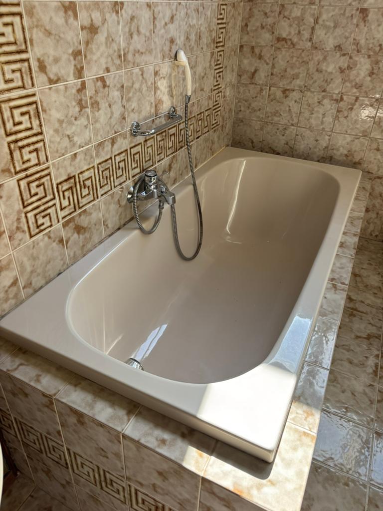 Inbouw bad zandkleurig in perfecte staat, Huis en Inrichting, Badkamer | Complete badkamers, Ophalen, Zo goed als nieuw