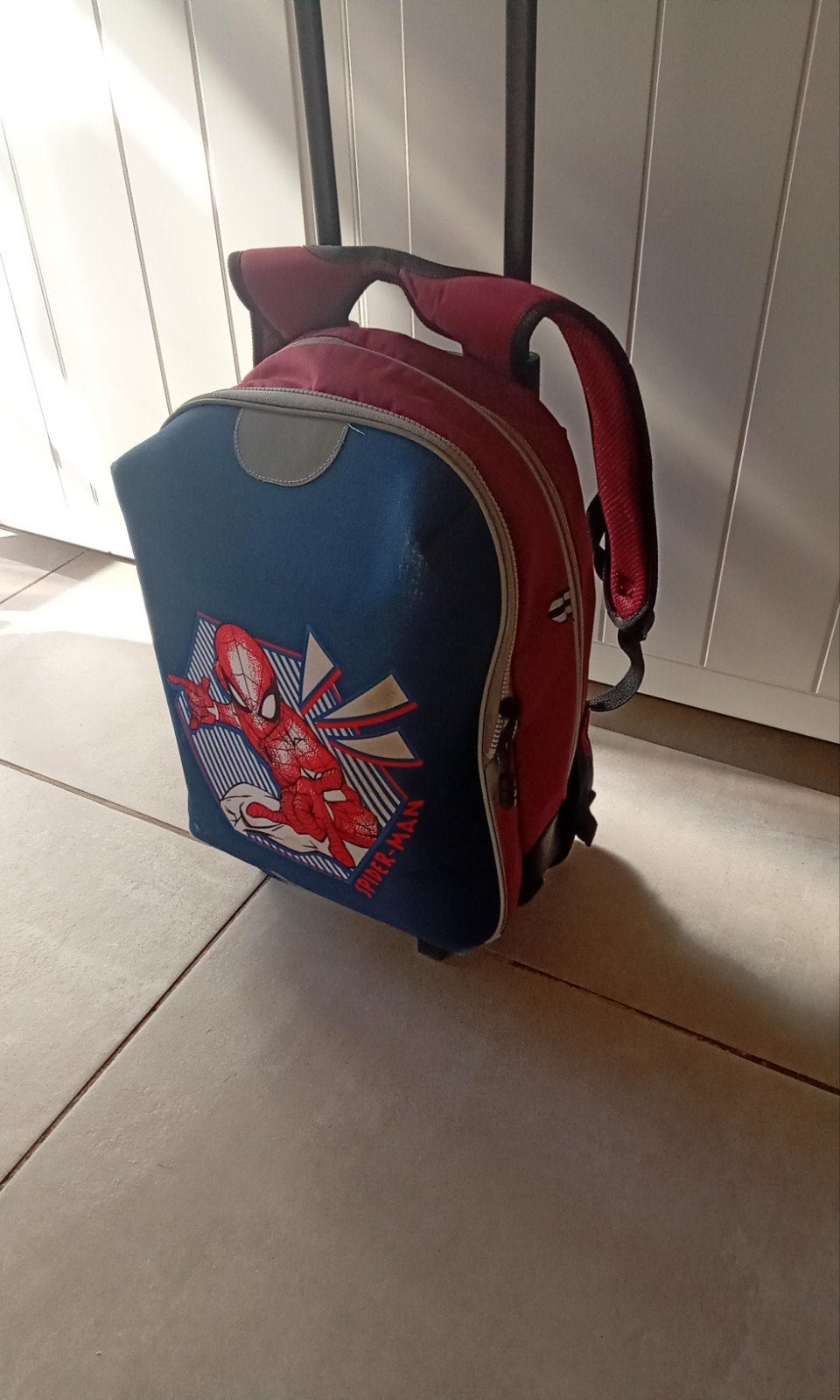 Malette trolley spiderman, Bijoux, Sacs & Beauté, Sacs | Cartables, Enlèvement, Sac à dos