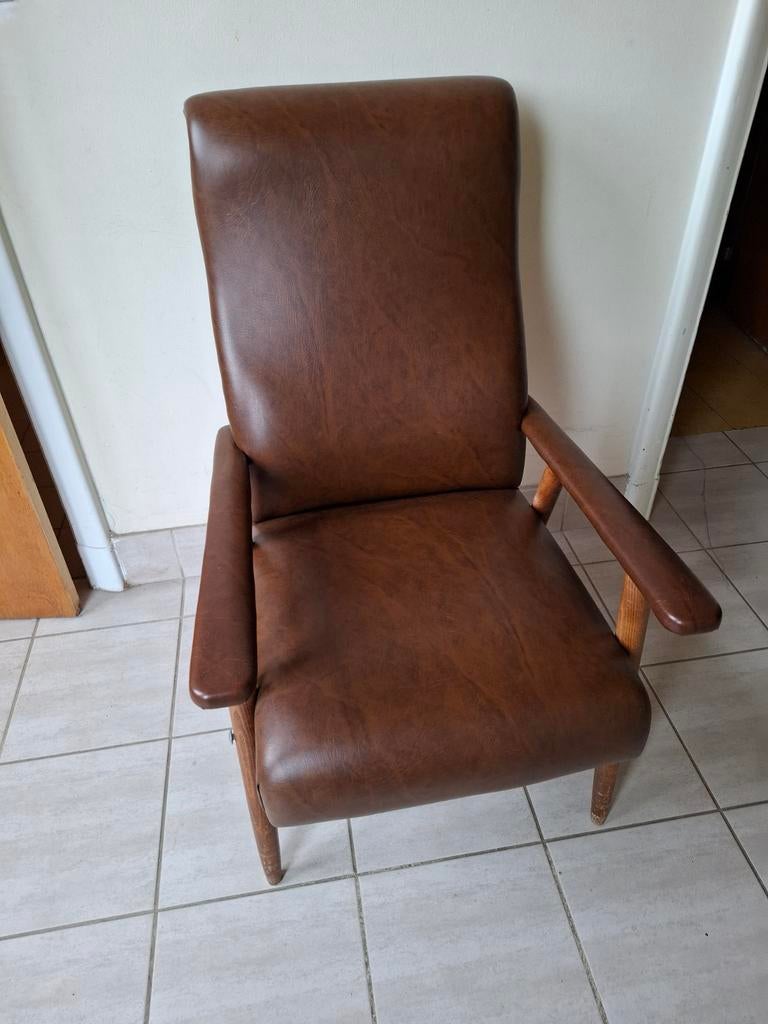 Fauteuil vintage rétro années 60-70 en bois et simili brun., Ophalen, Inconnu, Inconnu, Inconnu