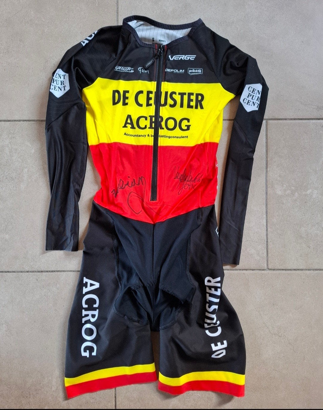 Een pakkje van het Team De
ceuster-Acrog, Verzenden, Geel, Zo goed als nieuw, Hardlopen of Fietsen