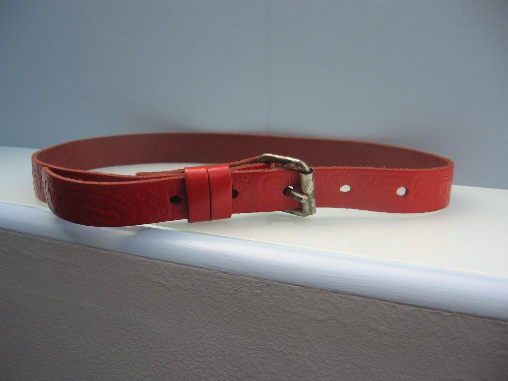 Ceinture en cuir rouge., Enfants & Bébés, Vêtements enfant | Autre, Enlèvement ou Envoi, Neuf, Cuir, Garçon ou Fille