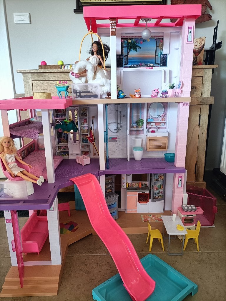 Barbie dreamhouse, Ophalen of Verzenden, Zo goed als nieuw, Poppenhuis