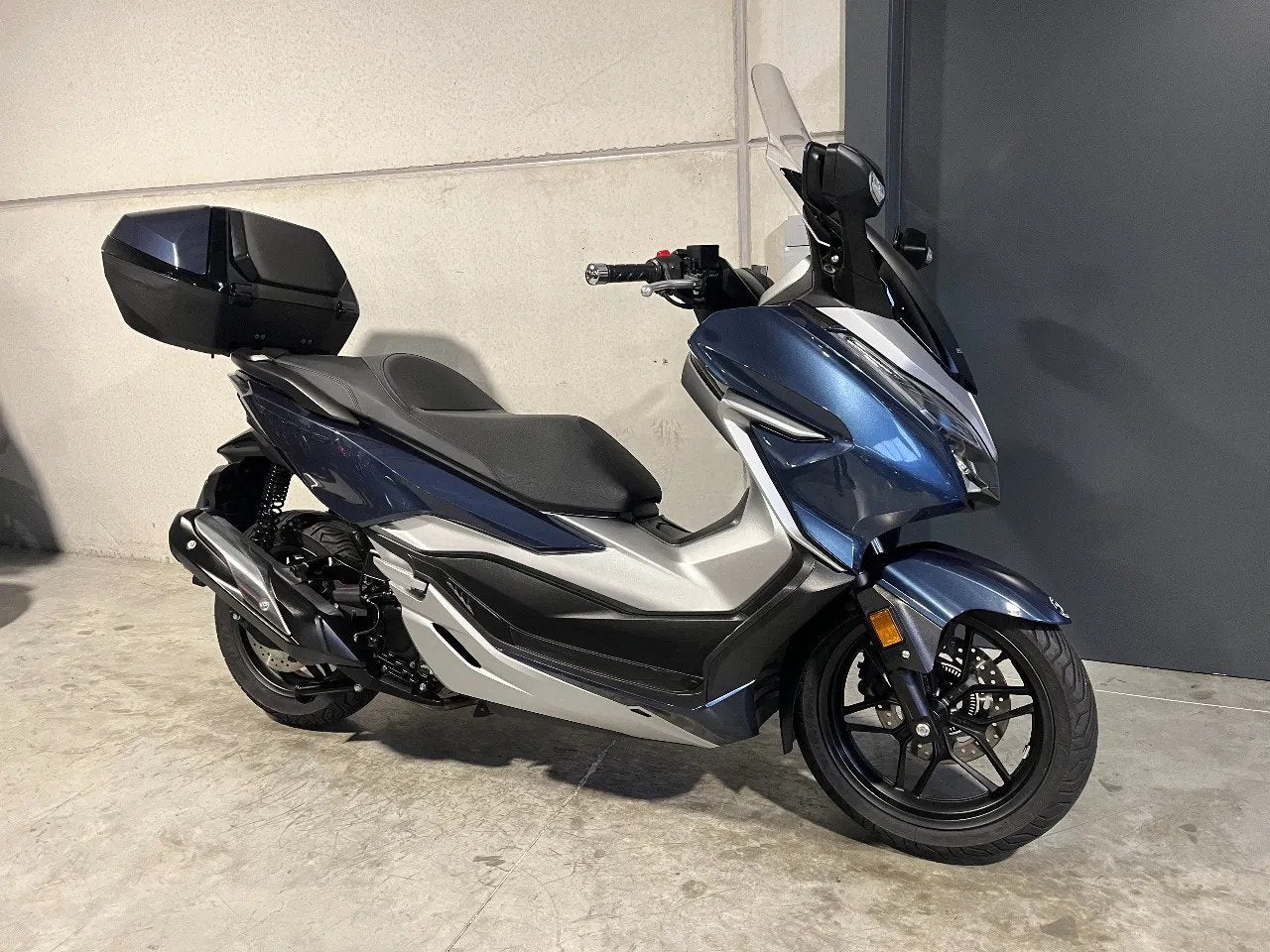 Honda Forza 300 met keyless en topcase, 300 cm³, Scooter, Entreprise, 12 à 35 kW