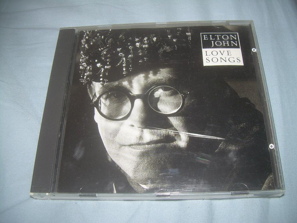 CD - ELTON JOHN - LOVE SONGS, Ophalen of Verzenden, 1970 - 1979, Zo goed als nieuw