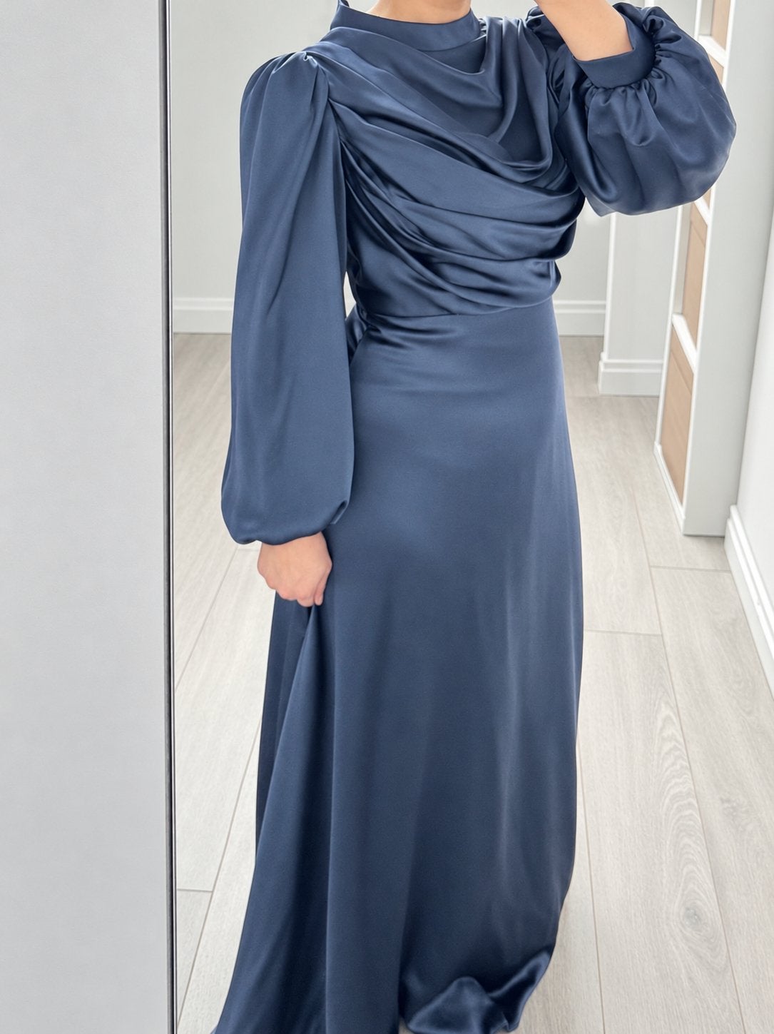 Elegante donkerblauwe avondjurk in satijnlook, Ophalen, Zo goed als nieuw