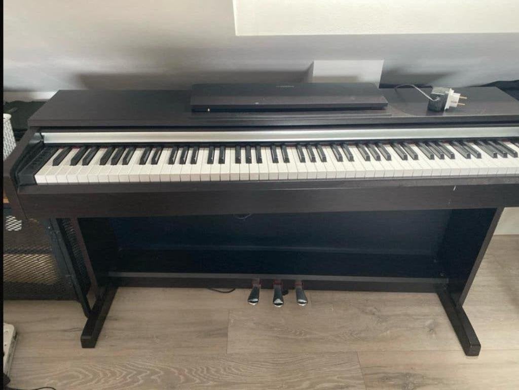 PIANO YAMAHA ARIUS YDP142, Musique & Instruments, Enlèvement ou Envoi, Comme neuf, Noir, Piano
