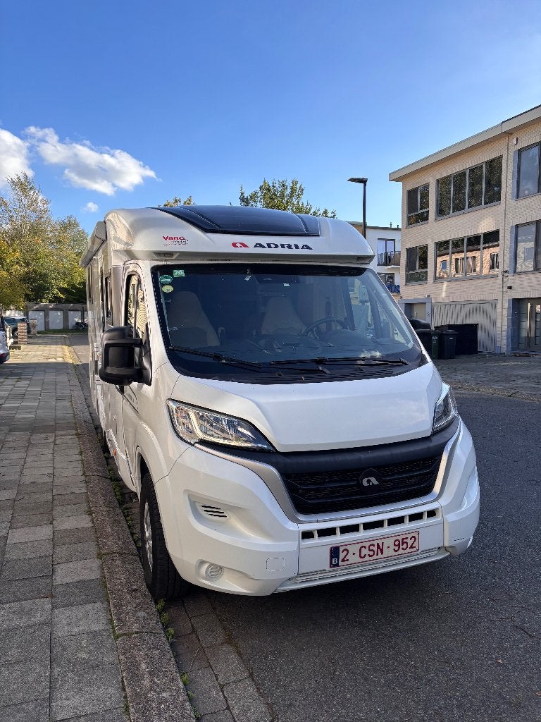 Mobilhome Adria Compact Plus DL Fiat 140 AT9V, Caravans en Kamperen, Automaat, Caméra de recul, Fiat, 6 tot 7 meter