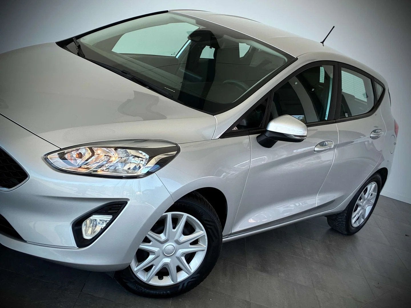Ford Fiesta 1.1i-1ERPRO-ECRAN-AIRCO-BLUETOOTH-PDC, Autos, Argent ou Gris, Achat, Euro 6, Entreprise