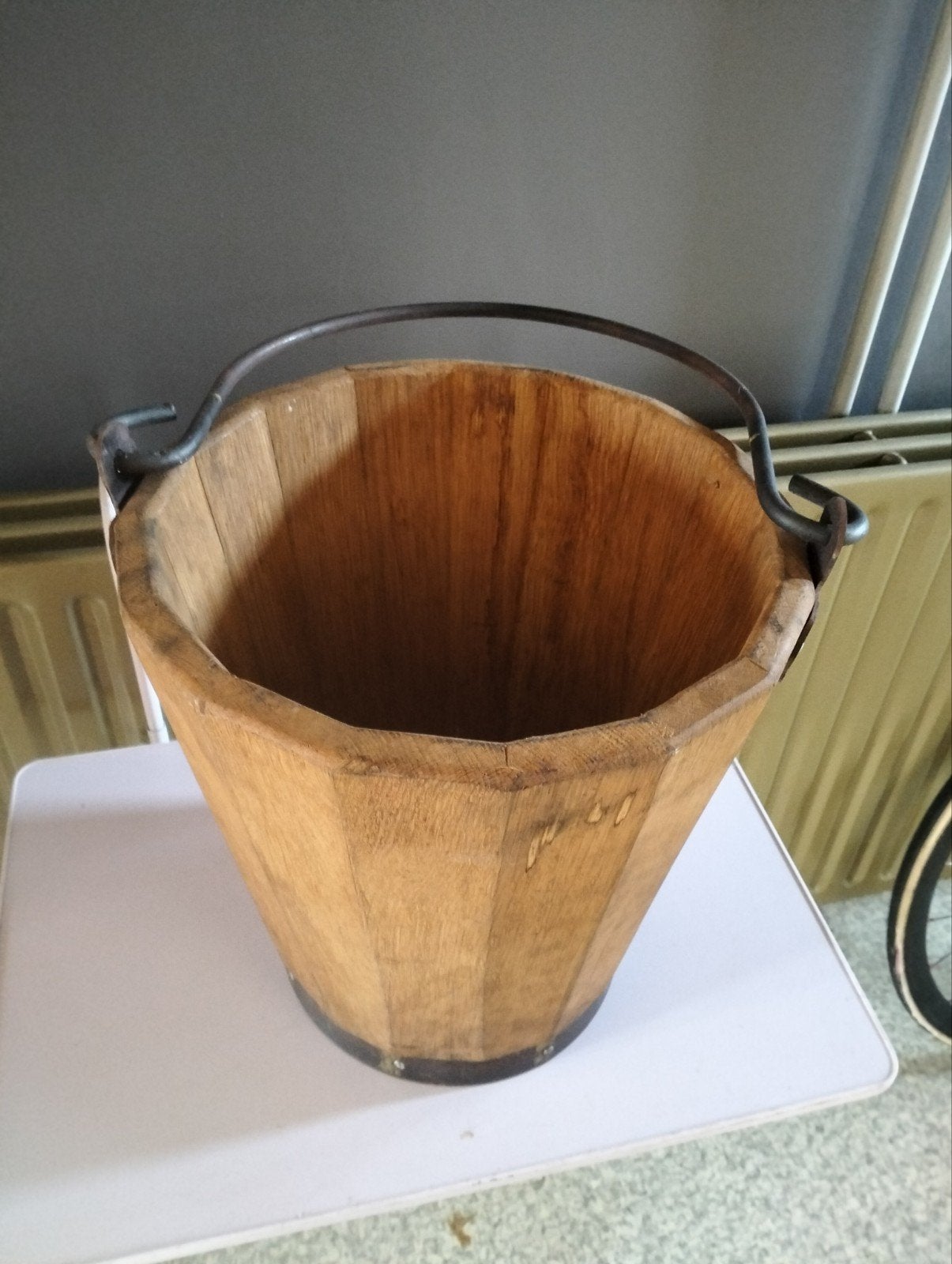 houten emmer, Ophalen