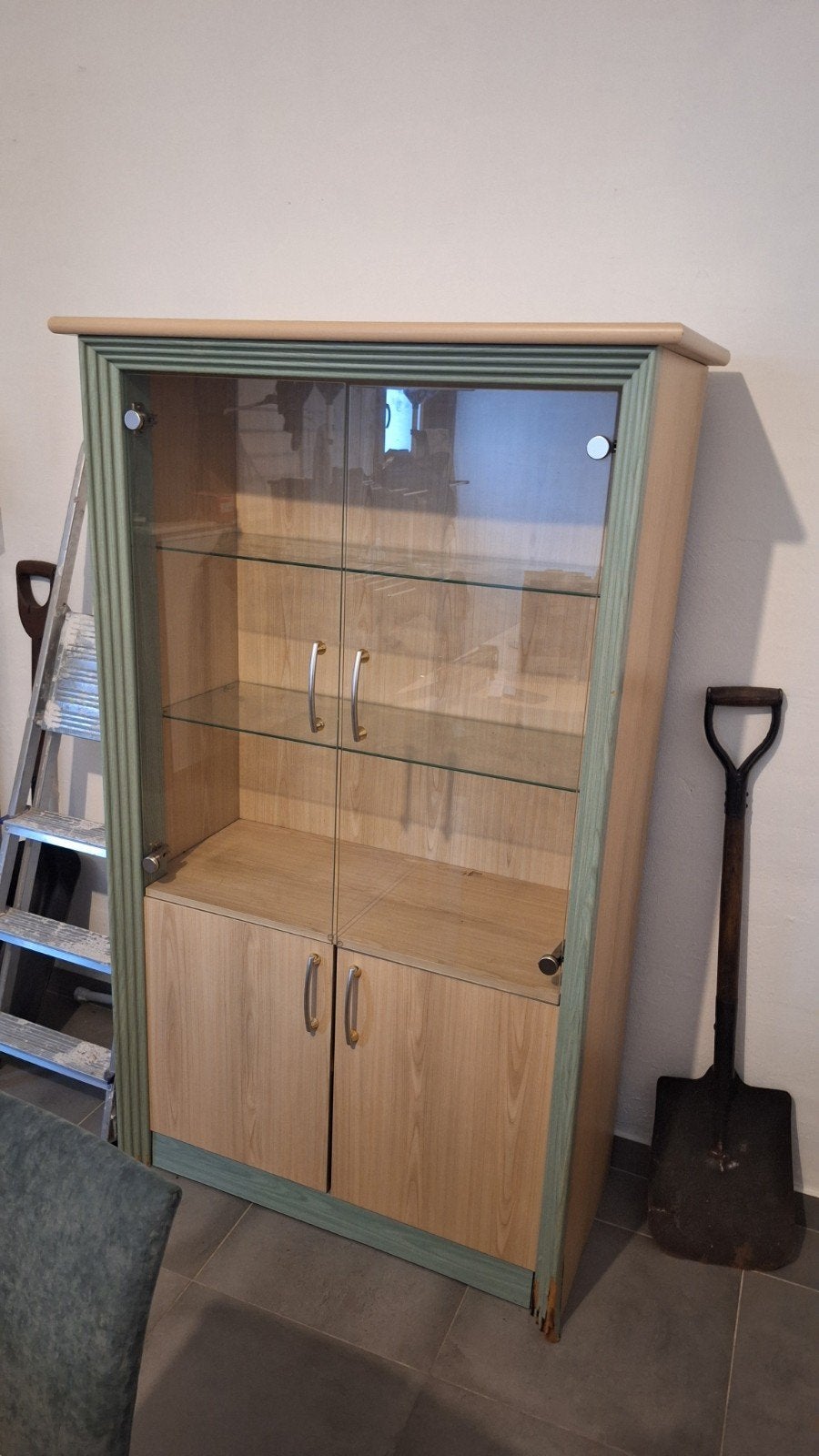 vitrine a vendre, 25 à 50 cm, Avec porte(s), Autres essences de bois, Utilisé