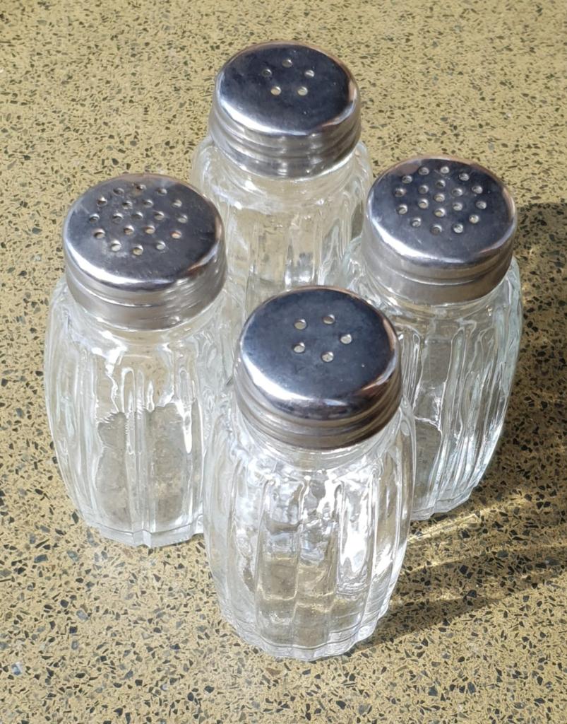 4x Glazen peper- en zoutvaatjes met metalen draaidop, Ophalen of Verzenden, Zo goed als nieuw, Wit, Overige merken