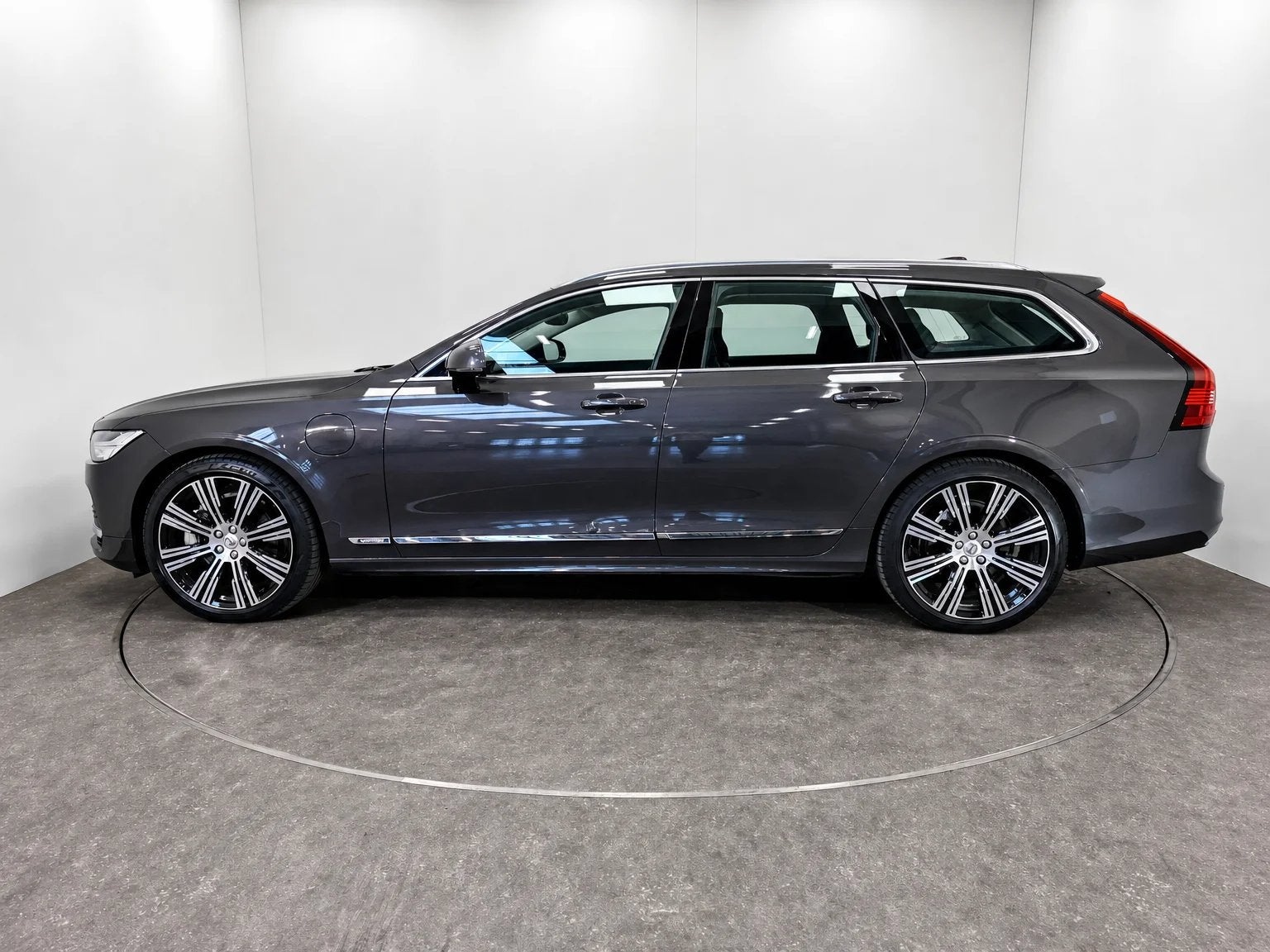 Volvo V90 2.0 T6 PHEV CORE AUTO 4WD, Auto's, Automaat, V90, 1969 cc, Parkeersensor