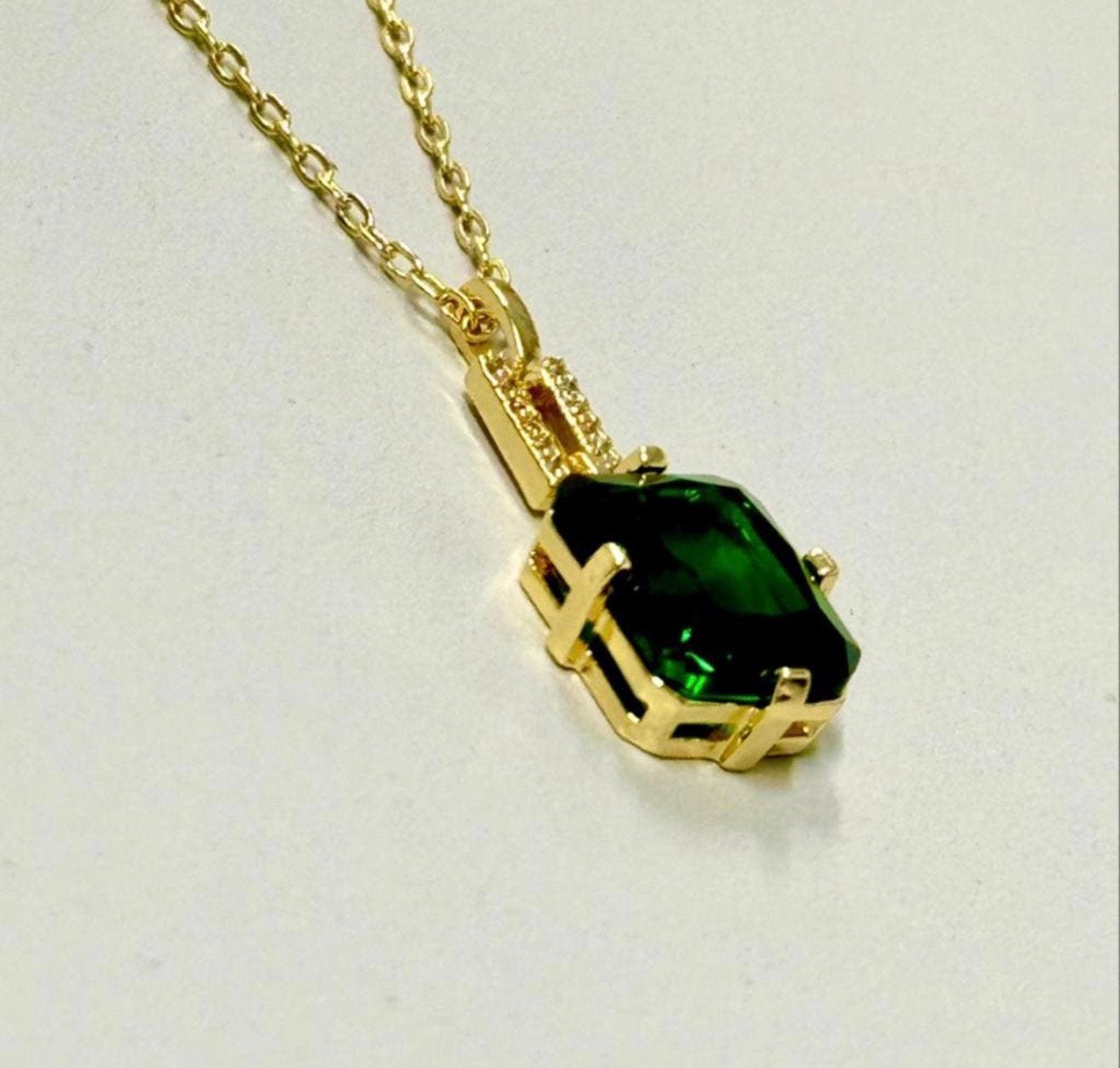 Collier émeraude pierre naturelle en or 18 carats et plaqué, Bijoux, Sacs & Beauté, Enlèvement ou Envoi, Or, Comme neuf, Or