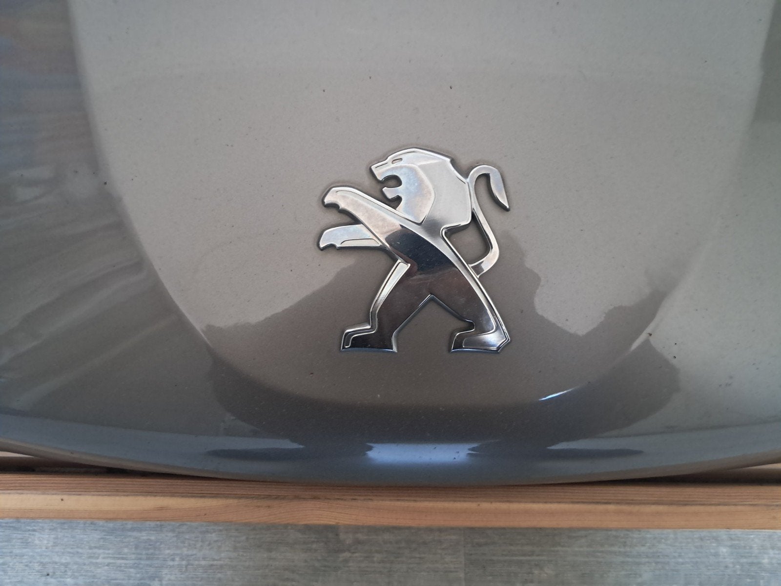 C'est un capot de moteur .de Peugeo.année 2017t 208, Enlèvement ou Envoi