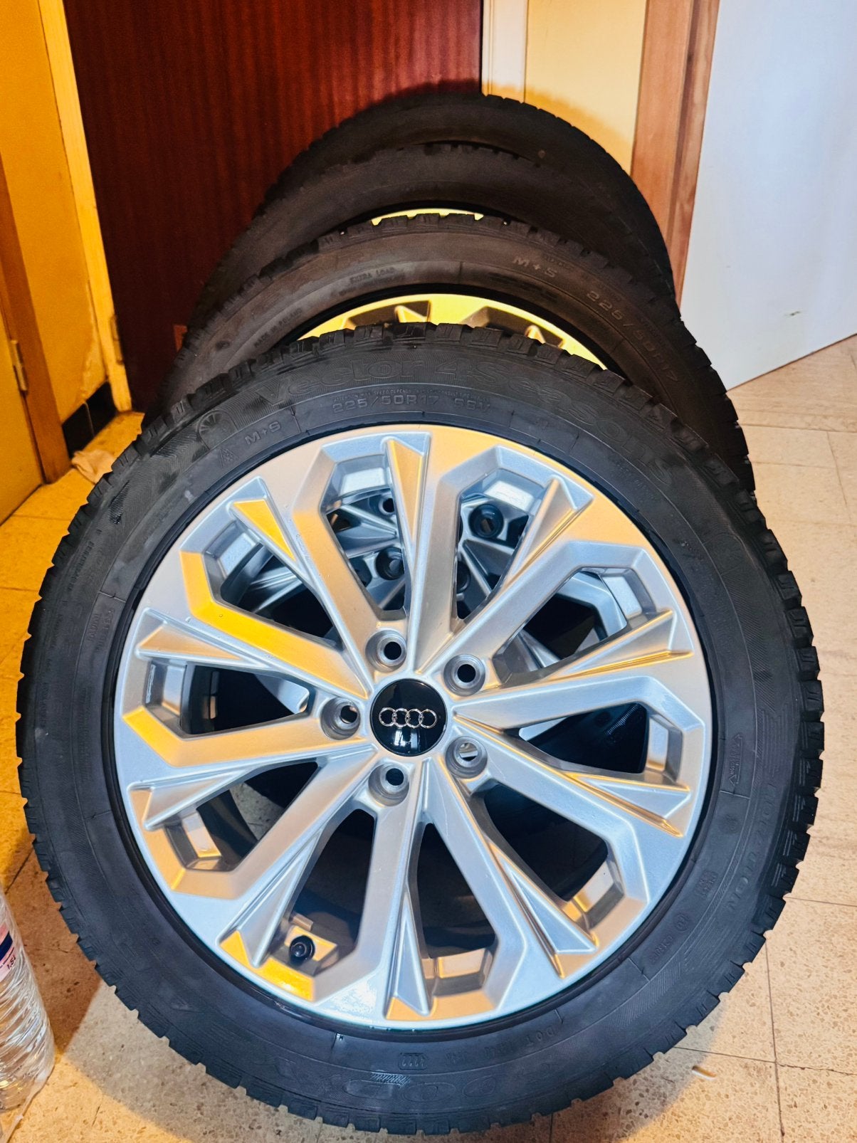 Roues et pneus 4 saisons Audi d'origine 225/50R17, Enlèvement, Pneu(s)