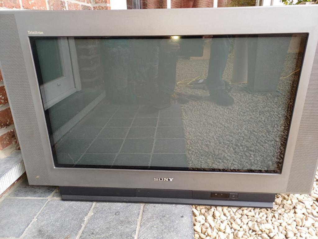 Tv Sony trinitron tube catho avec meuble d origine bon etat, Audio, Tv en Foto