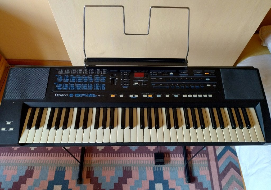 Clavier Roland E15, 61 touches, Avec pied, Roland, Enlèvement