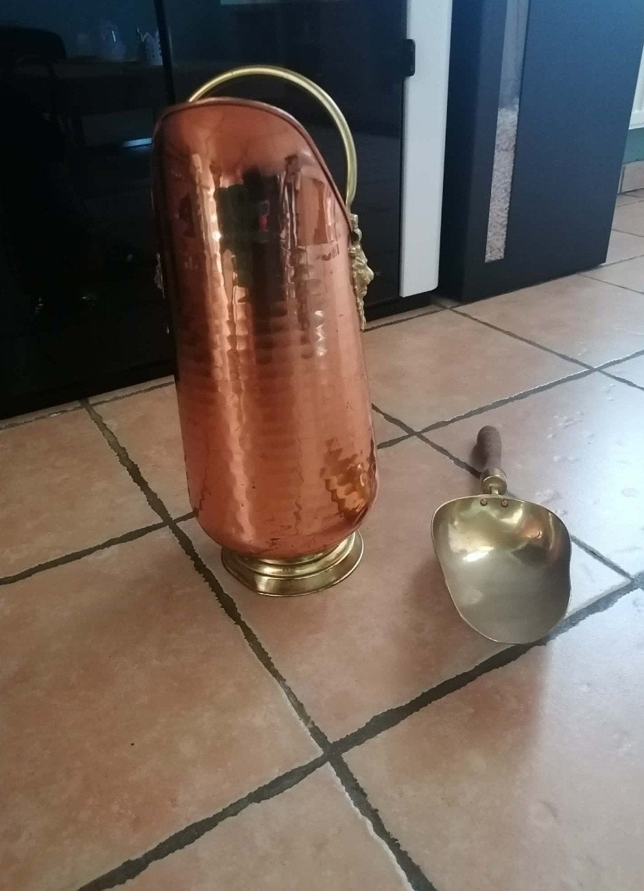 charbonnière avec poignée en faïence et sa pelle en cuivre, Antiquités & Art, Enlèvement, Cuivre