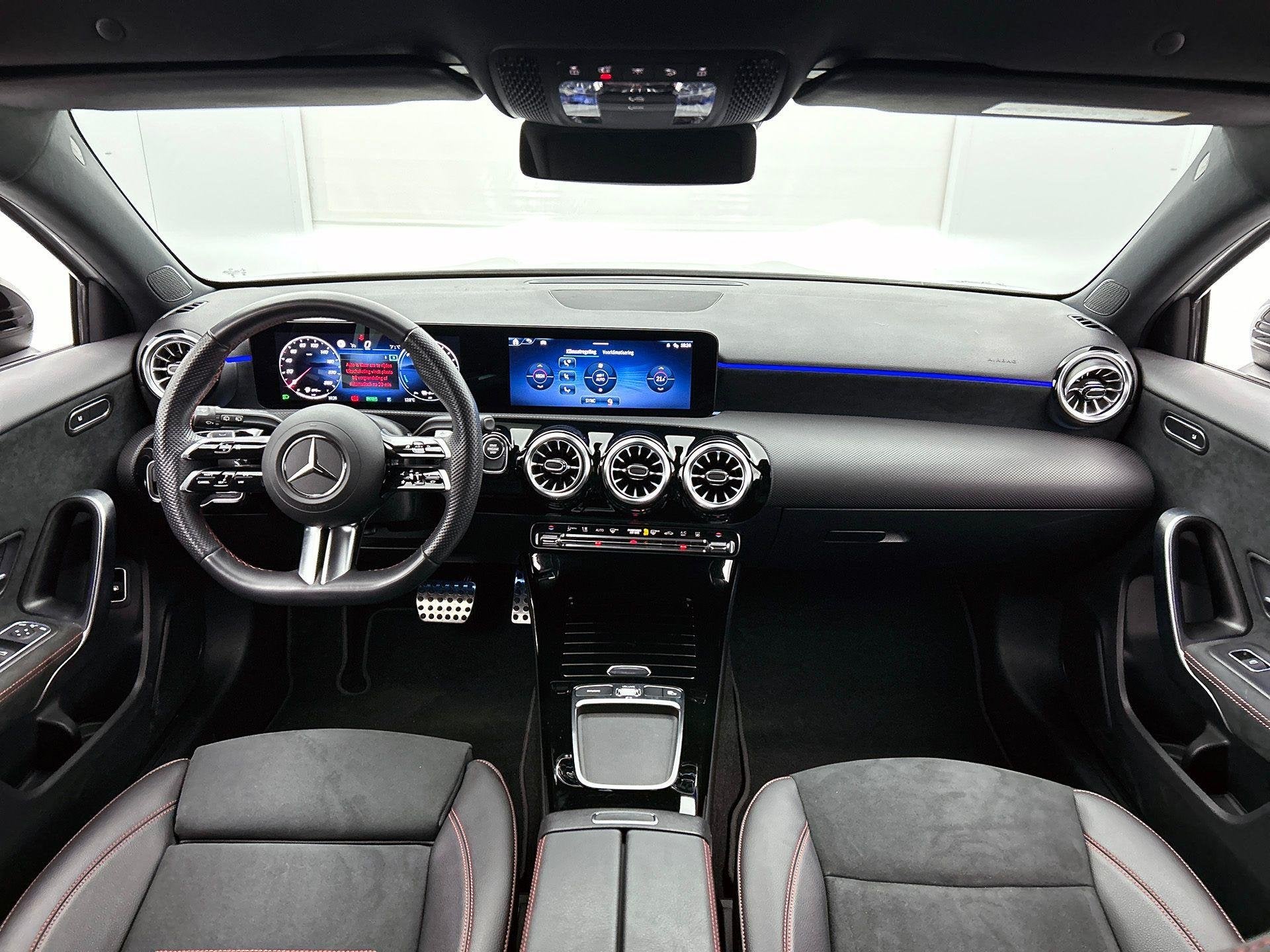 Mercedes-Benz A-klasse 250 e Hatchback AMG Line Night Pack |, Auto's, Dealer onderhouden, Stof, Gebruikt, Zwart