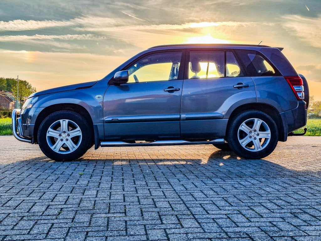 Suzuki Grand Vitara 2.0 Benzine 4x4 Trekhaak, Auto's, Suzuki, Zwart, 4 cilinders, Grand Vitara, Leder