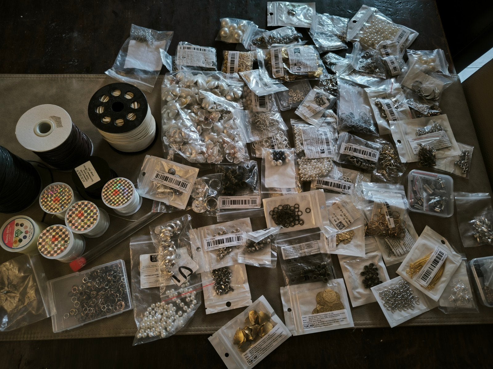 fils, perles, intercalaires, breloques, attache...., Enlèvement