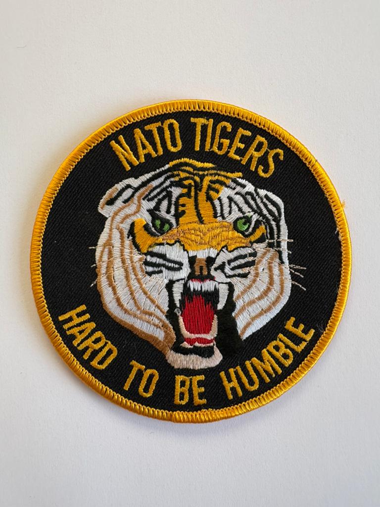 NATO patch Hard To Be Humble, Collections, Enlèvement ou Envoi