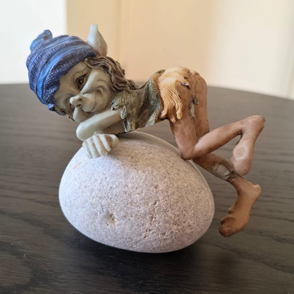 Dromerig trolletje liggend op een steen, Verzamelen, Poppetjes en Figuurtjes, Ophalen, Zo goed als nieuw