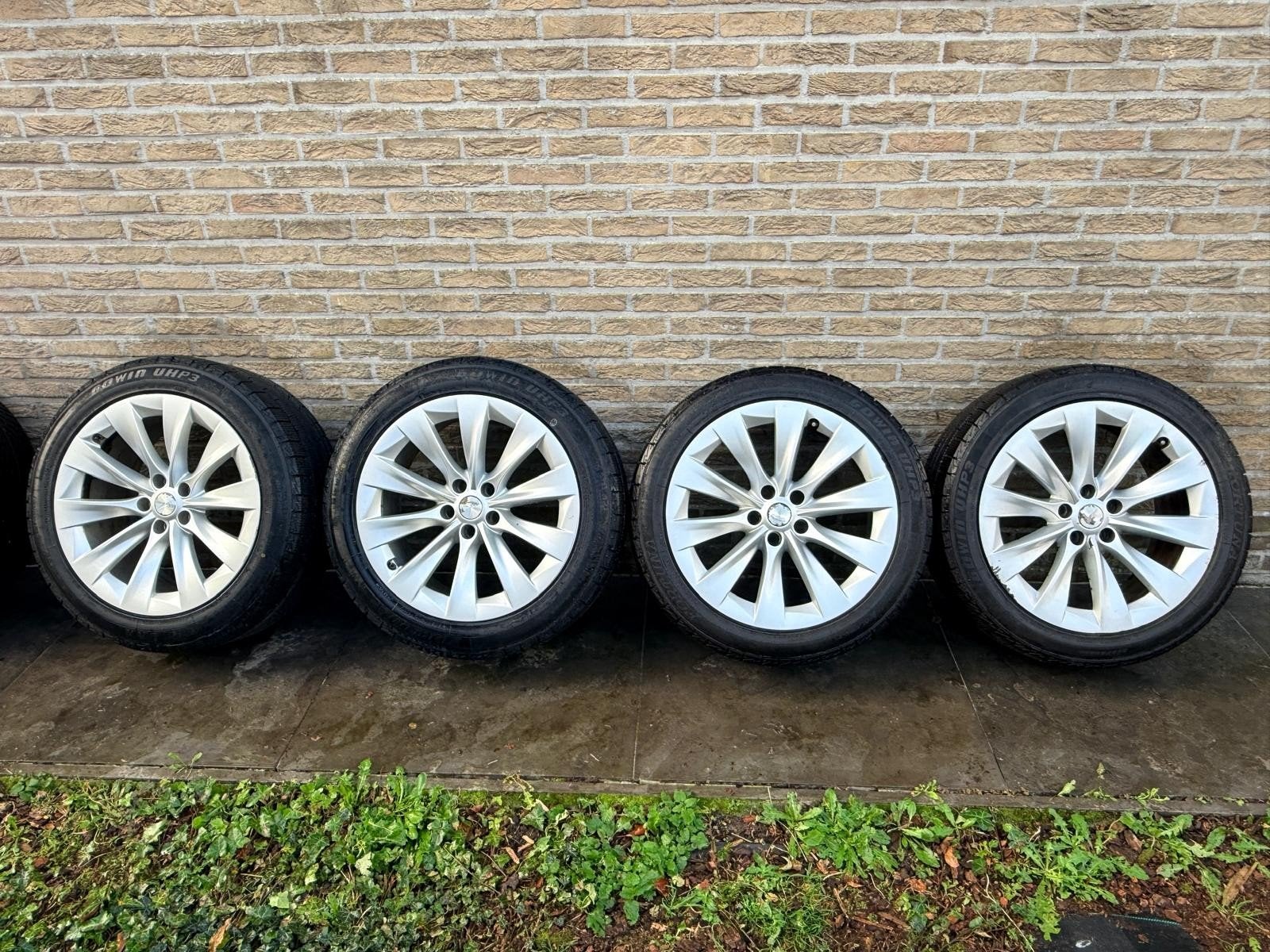 Originele Tesla Model X winterset 255 45 20 & 275 45 20, Pneus et Jantes, Pneus hiver, 255 mm, Véhicule de tourisme