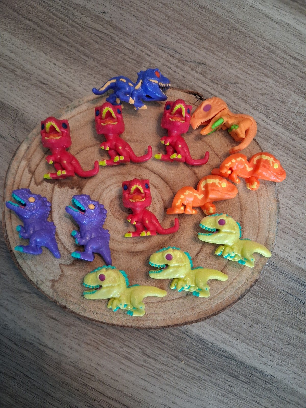 13 Dino's Kinder surprise., Verzamelen, Ophalen, Zo goed als nieuw