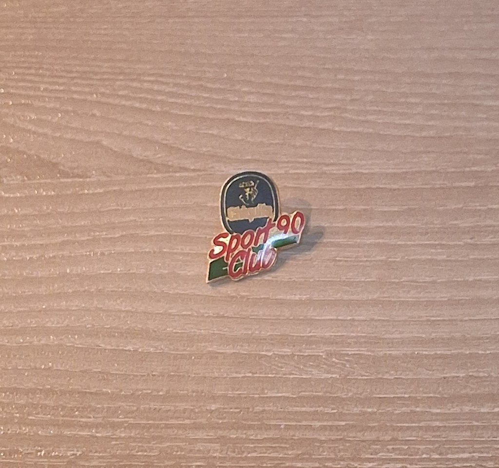 PIN - CHIQUITA - SPORT 90 CLUB - BANANEN, Collections, Envoi, Utilisé, Marque, Insigne ou Pin's