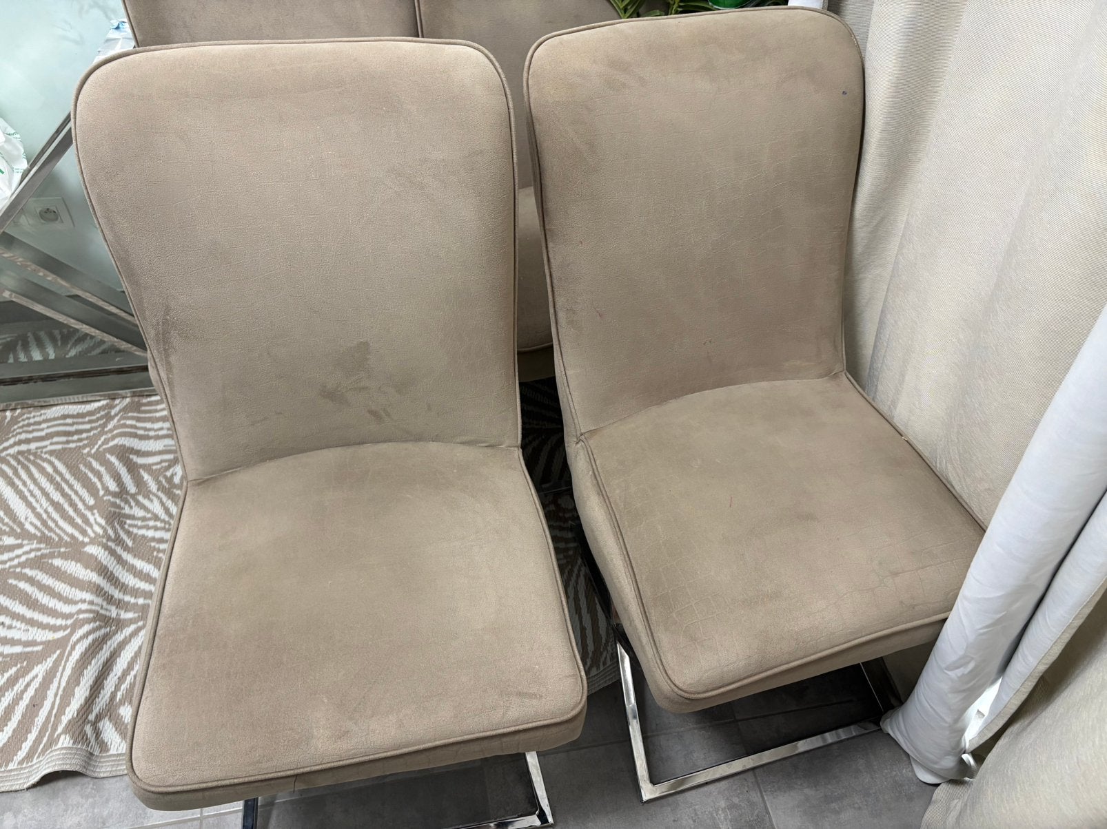 Ensemble de 4 luxueuses chaises de salle en velours beiges, Autres couleurs, Enlèvement, Utilisé, Autres matériaux