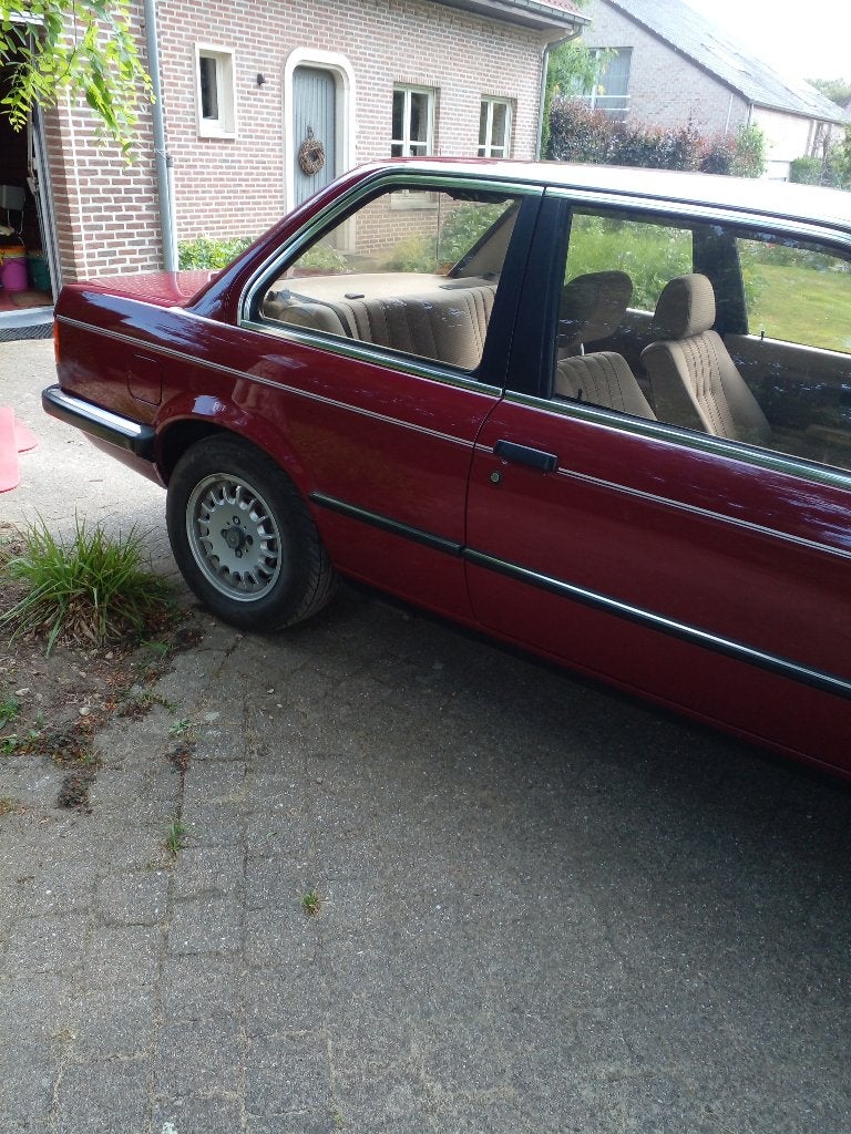 Oldtimer BMW E30, foto 4