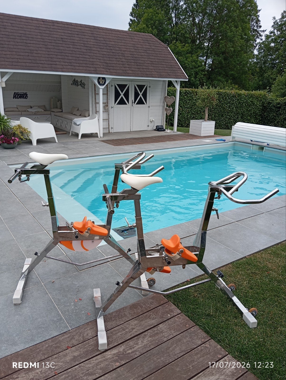Aquabikes, Enlèvement