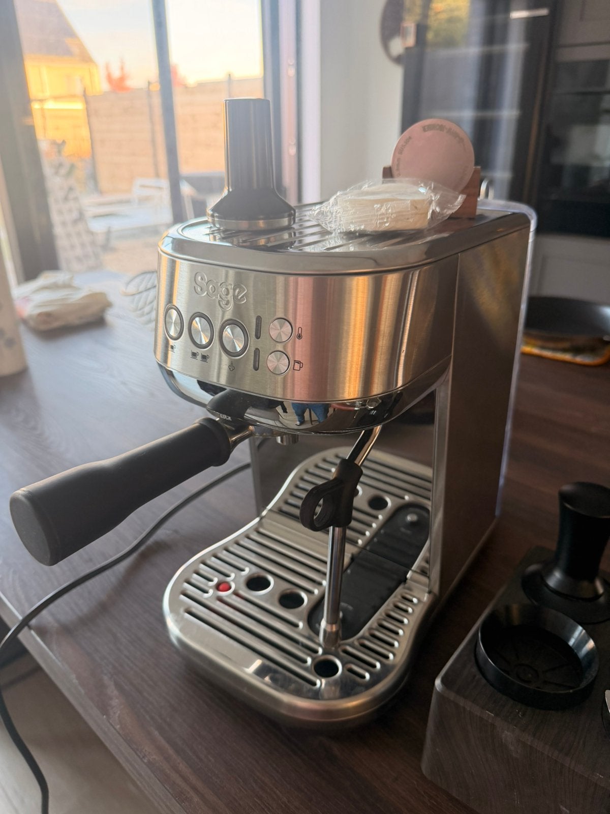 Sage bambino plus met alle premium toebehoren, Ophalen, Espresso apparaat, Zo goed als nieuw, Afneembaar waterreservoir