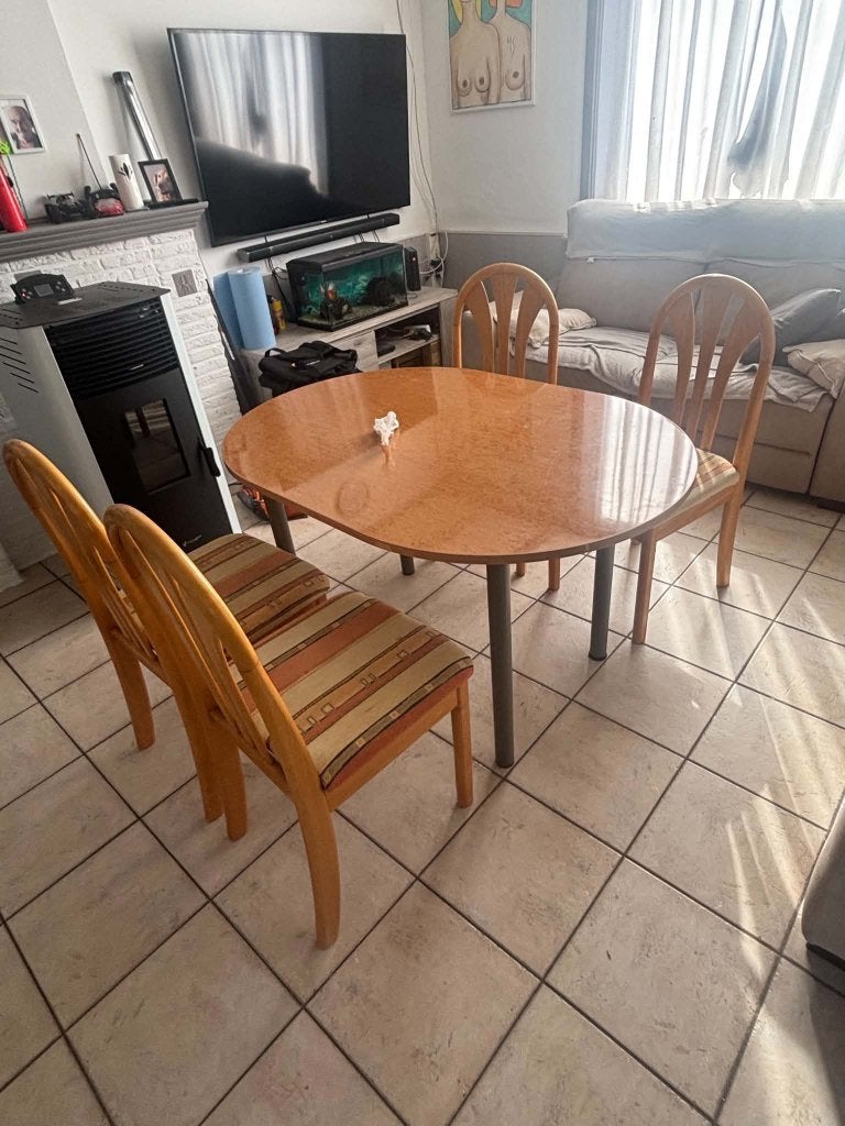 Gratis Tafel met 4 stoelen, Huis en Inrichting, Ophalen, Gebruikt, Vier personen, Ovaal