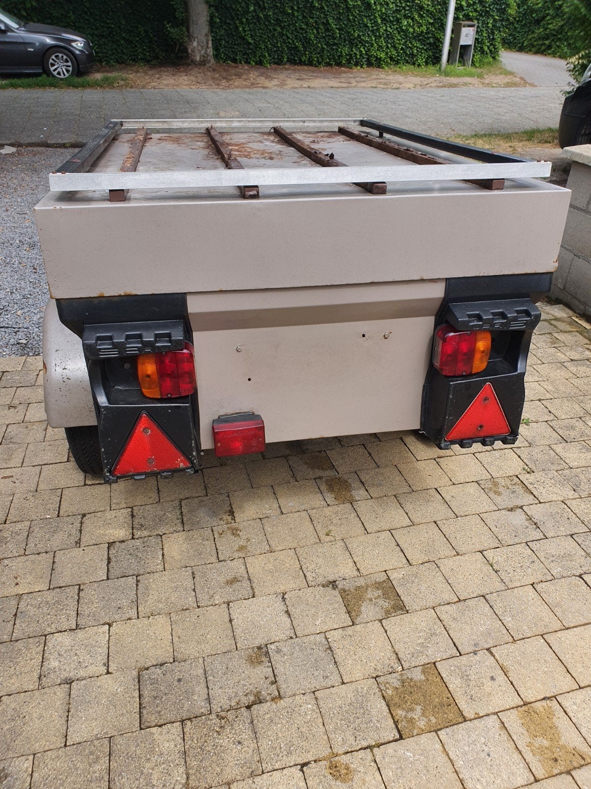 Aanhangwagen saris, Ophalen